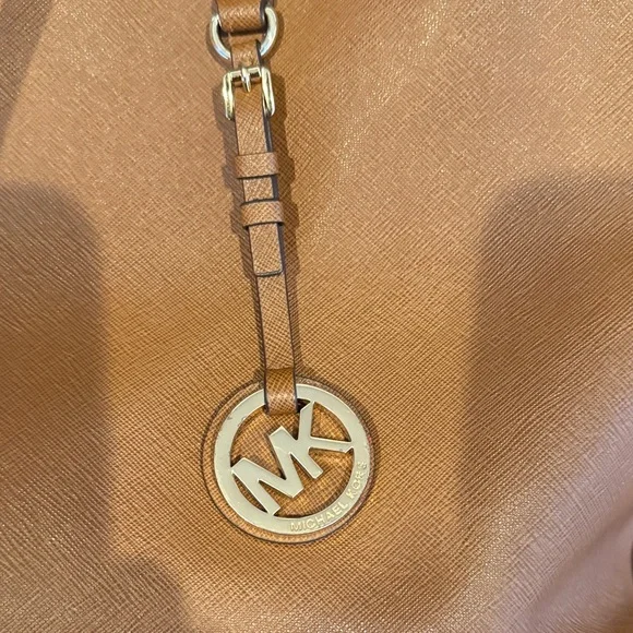 Michael Kors Jet Set Leather Multi functionTote (handles have some fraying) - Picture 9 of 9